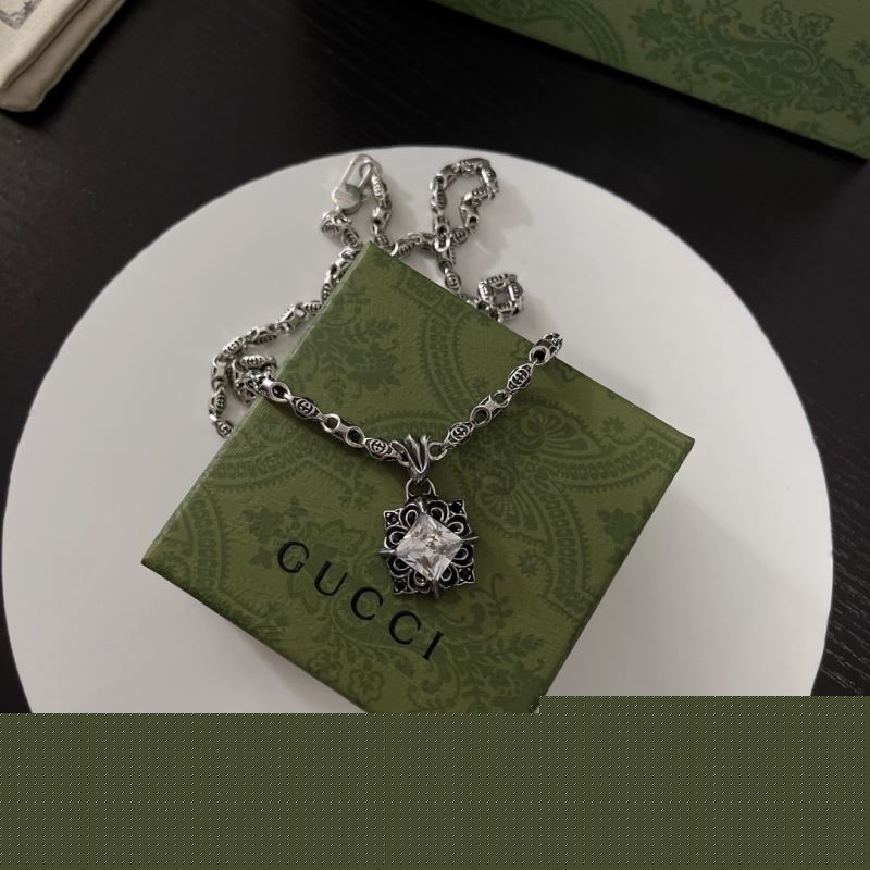 G*u*i necklaces